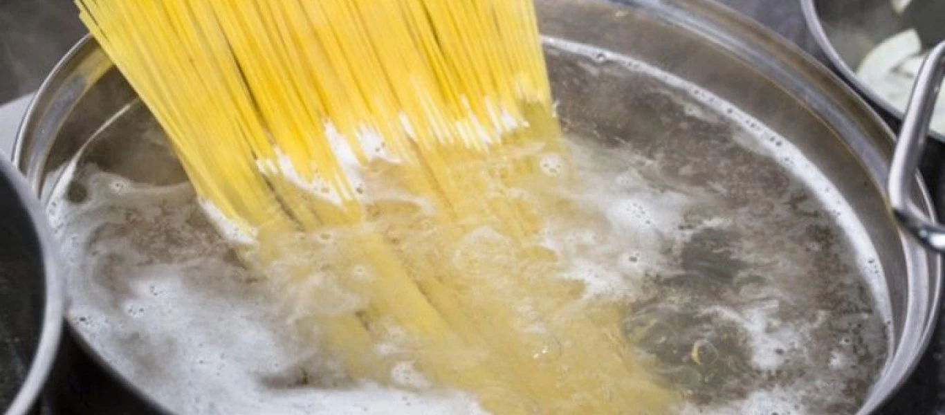 Σπας τα μακαρόνια πριν τα βράσεις; - Mήπως τελικά είναι λάθος;